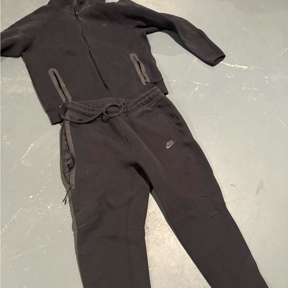 Black Nike tech size large